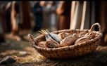 Basket of Bread and fish (153175)